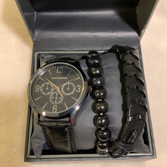 Van Heusen Other - Watch with bracelets Vanheusen